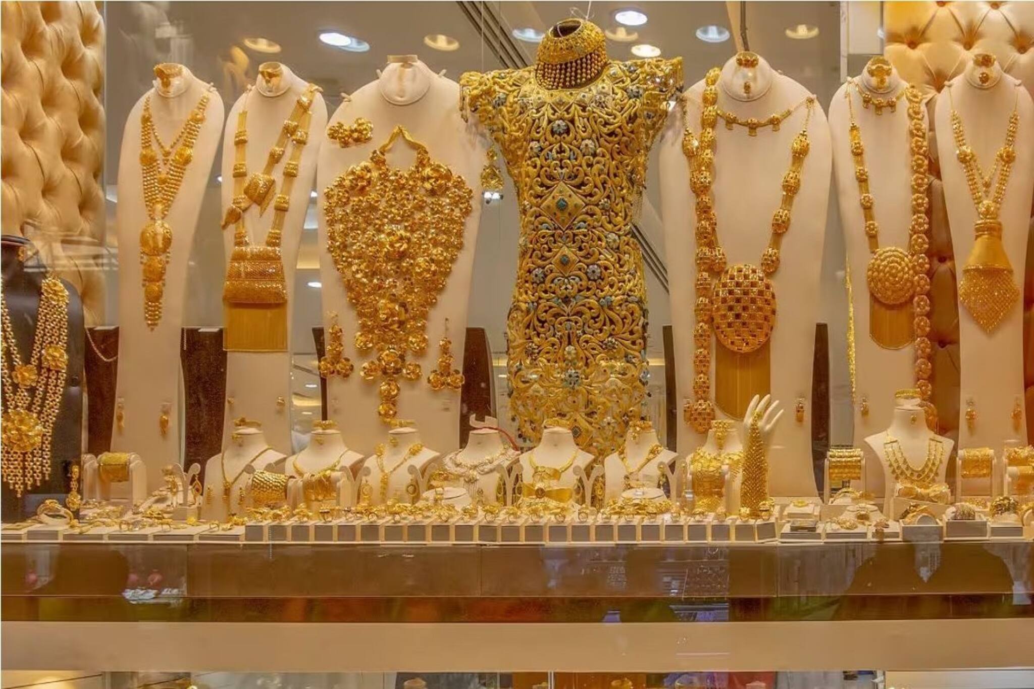 ভারতে ব্যাপক সস্তা সোনা, সংযুক্ত আরব আমিরশাহি,কাতারের চেয়েও কম দামে মিলছে সোনা