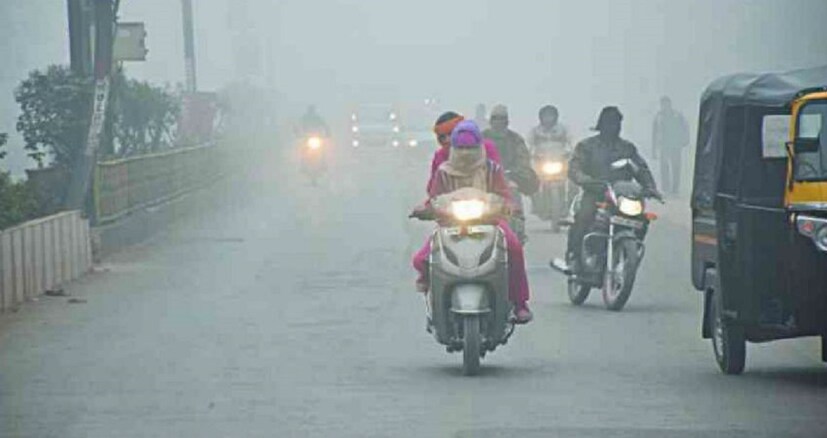 বৃষ্টির সম্ভাবনা থাকছে উত্তর ২৪ পরগনা, দক্ষিণ ২৪ পরগনা, পূর্ব মেদিনীপুর ও পশ্চিম মেদিনীপুরে। আবহাওয়া পরিবর্তন হচ্ছে প্রায় প্রতিদিনই। শীতের প্রভাব বেশি মাত্রায় পড়েছে দক্ষিণের বাঁকুড়া , পূর্ব বর্ধমান , পশ্চিম বর্ধমান, পুরুলিয়া, বীরভূম ঝাড়গ্রাম জেলায়। কুয়াশার প্রভাব থাকছে সর্বত্র।