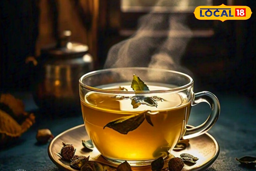 বাদল বাবু জানিয়েছেন, তুলসী পাতা চা তৈরি করতে প্রথমেই জল গরম করতে হবে। তারপর তাতে তুলসী পাতা, আদাকুচি এবং দারচিনি গুঁড়ো মিশিয়ে দিতে হবে। পরে মধু এবং লেবু মিশিয়ে সেই চা সেবন করতে হবে।