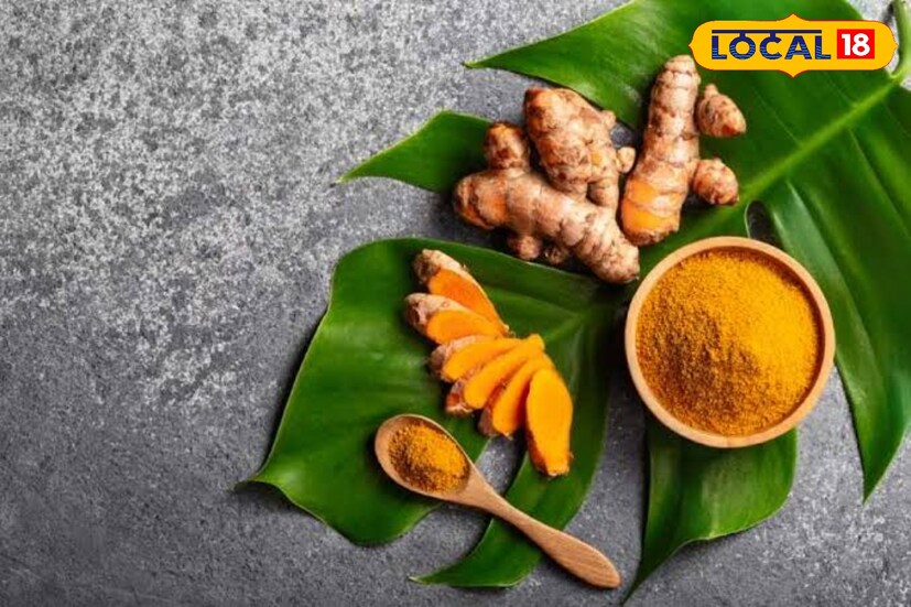 শরীরে রোগ প্রতিরোধ ক্ষমতা বৃদ্ধি এমনকি ক্যানসার প্রতিরোধে অত্যন্ত গুরুত্বপূর্ণ কাঁচা হলুদ। বিশেষজ্ঞরা তাই কাঁচা হলুদ সকালে খাওয়ার পরামর্শ দেন।