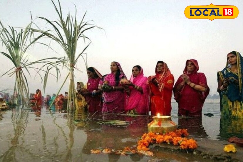 ছট উৎসবে ছটি মাতা অর্থাত্‍ ষষ্ঠী দেবীর পূজা করা হয়, যা ব্রহ্মবৈবর্ত পুরাণেও উল্লেখ আছে। একটি কিংবদন্তি অনুসারে, প্রথম মনু স্বয়ম্ভুর পুত্র রাজা প্রিয়ব্রতের কোন সন্তান ছিল না। এ কারণে তিনি মন খারাপ করতেন। মহর্ষি কাশ্যপ রাজাকে পুত্র লাভের জন্য যজ্ঞ করতে বললেন। মহর্ষির আদেশ অনুসারে রাজা যজ্ঞ করলেন। 