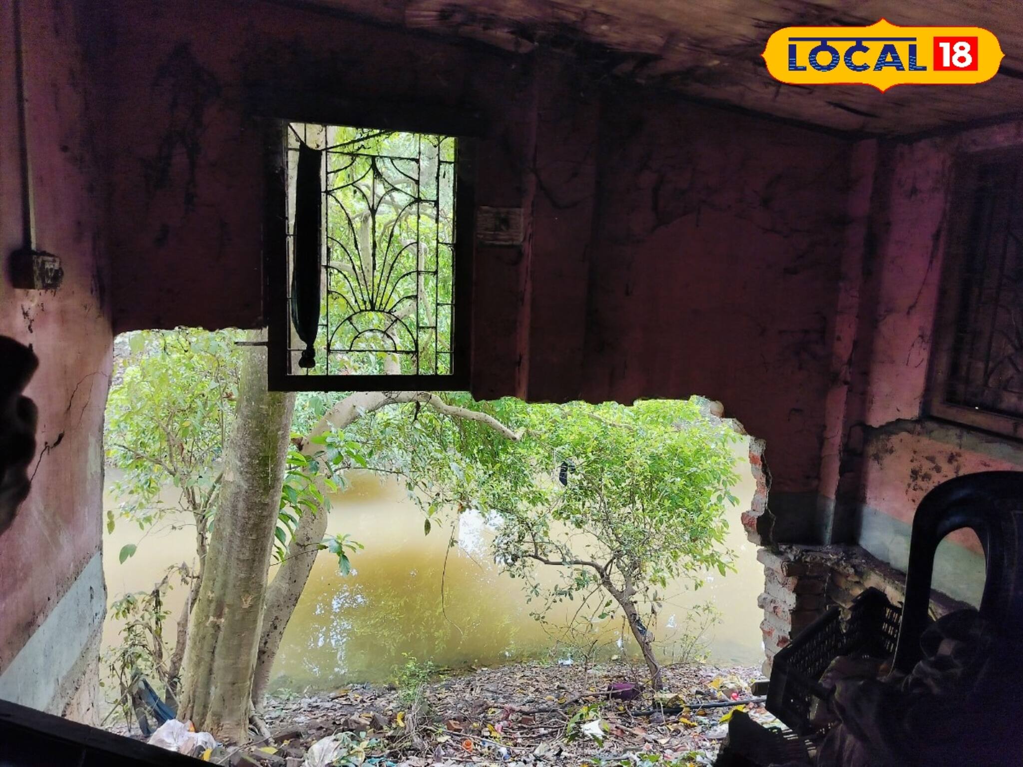 ঝুলছে জানলা, নীচের অংশ হাওয়া! লক্ষ লক্ষ টাকার বাড়ি-ঘর এইভাবেই হচ্ছে ভ্যানিশ