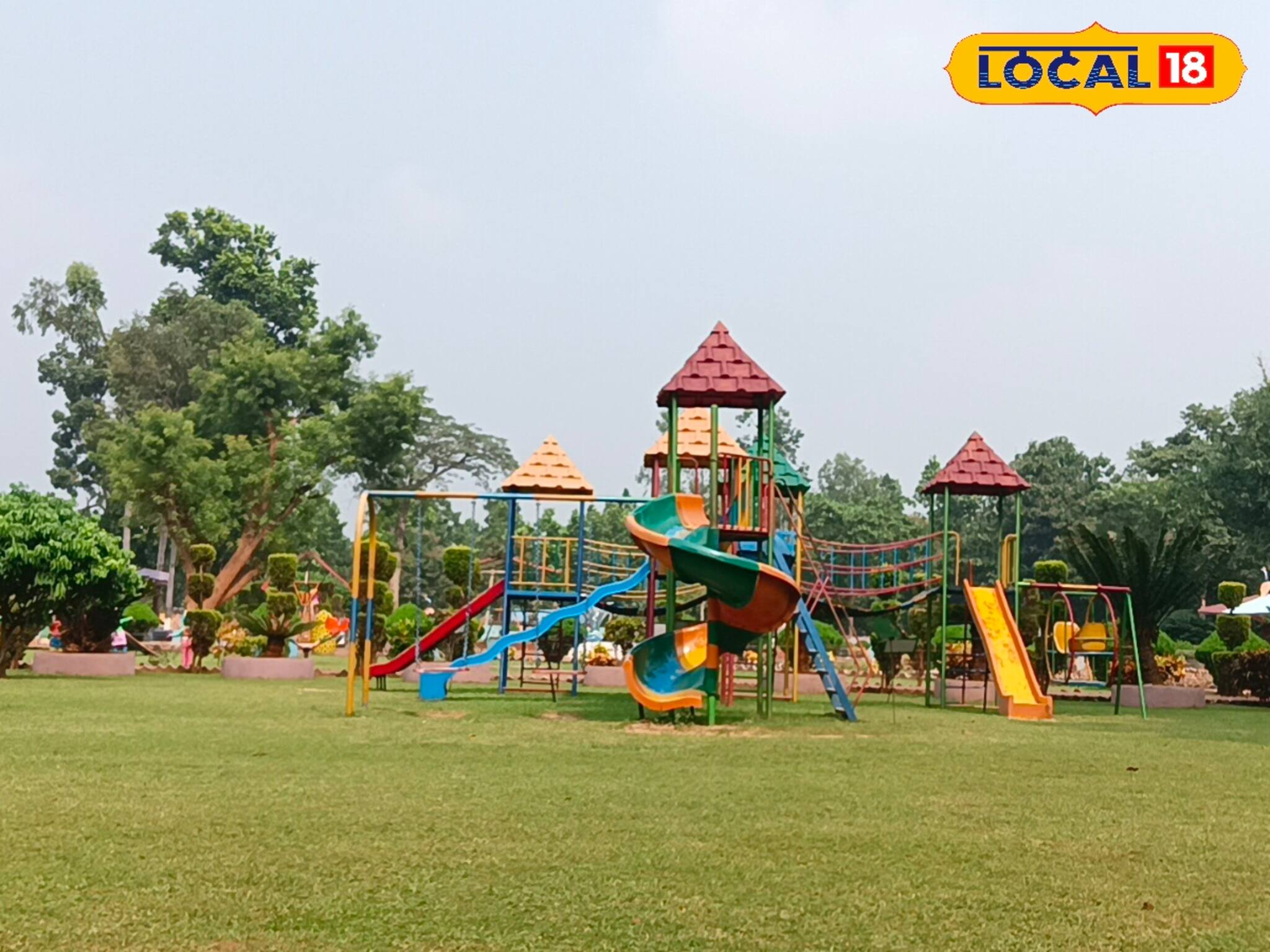 Weekend Trip: শাল-পিয়ালে ঘেরা জঙ্গলের মধ্যে এক টুকরো স্বর্গ! ছোট্ট ছুটিতে ঘুরে আসতে পারেন