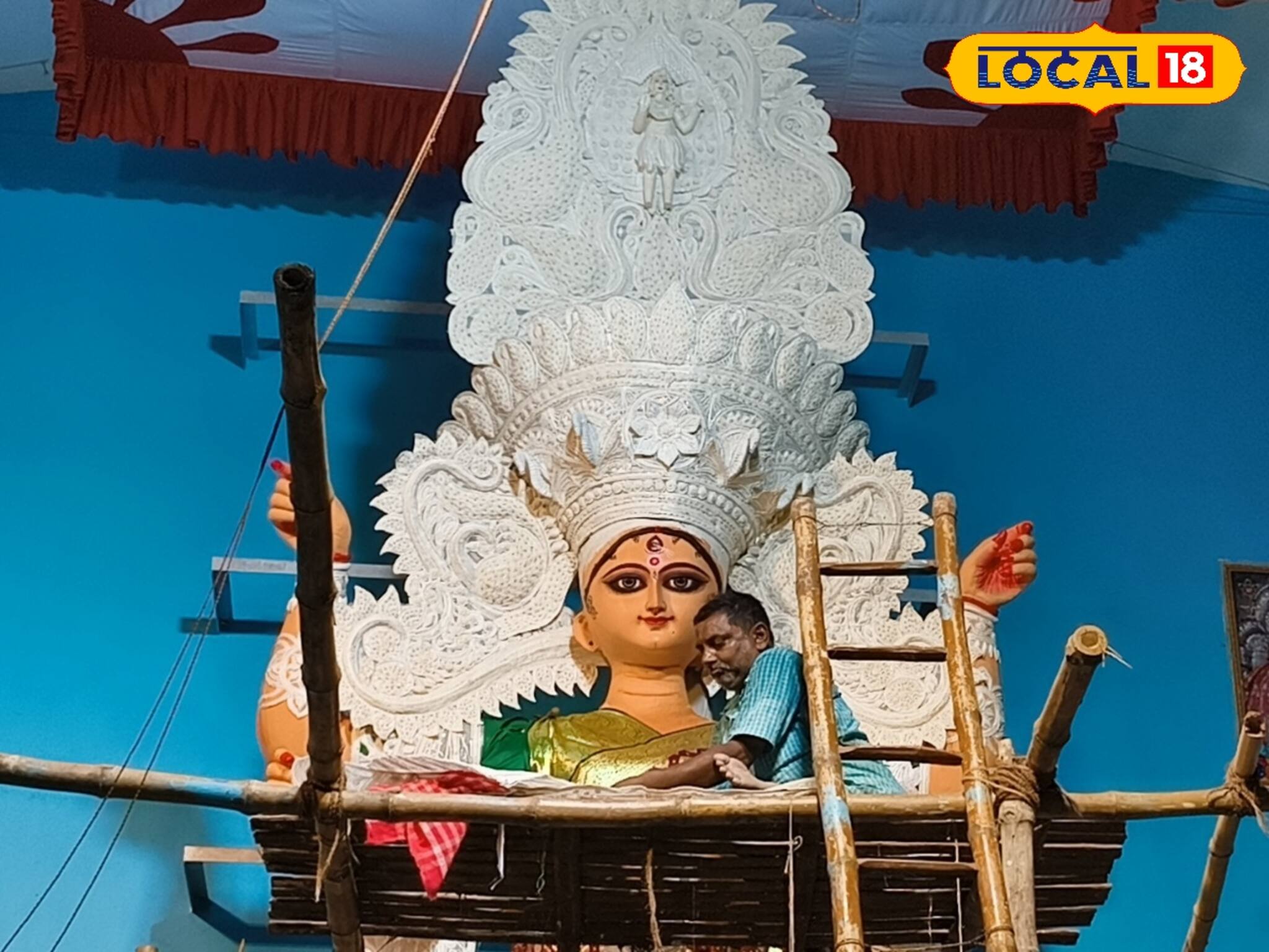 ডাকের সাজেও থিমের ছোঁয়া! বনকাপাসীর শিল্পীদের শোলার সাজে মা জগদ্ধাত্রী 