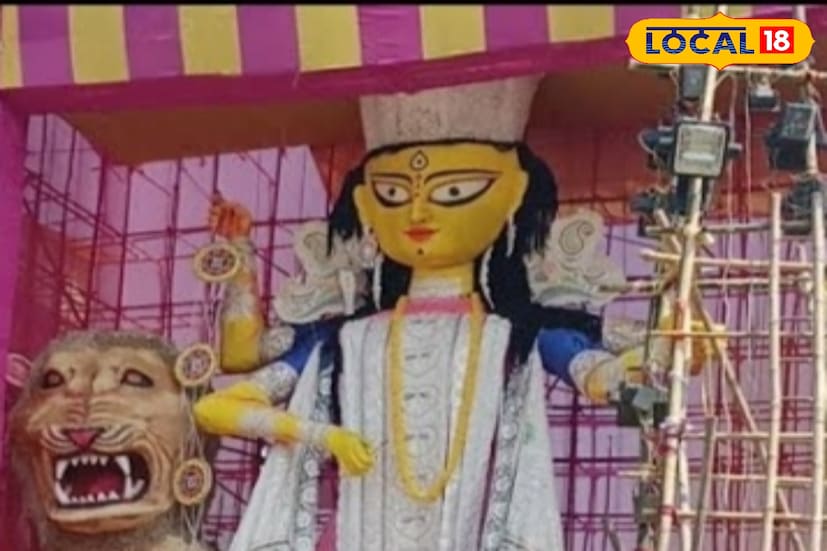 *ক্লাব প্রতিভা: এবছর তারা ফাইবারের বিশ্বের বৃহত্তম জগদ্ধাত্রী প্রতিমা বানানো সিদ্ধান্ত নিয়েছেন, যা দেখতে ইতিমধ্যেই দর্শনার্থীদের মধ্যে উদ্বেগ লক্ষ্য করা যাচ্ছে।