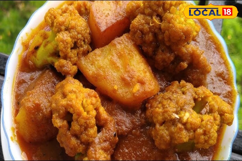 *পেঁয়াজ লাল লাল করে ভাজা হলে আদা-রসুন বাটা দিন। এরপর এতে টমেটো কুচি দিয়ে দিন। এরপর এতে দিন সব গুঁড়ো মশলা। সব মশলা কষানো হয়ে গেলে যোগ করুন চারমগজ ও কাজু বাটা। একটু কষানোর পর গ্যাসের আঁচ কম করে দিয়ে টক দই যোগ করুন। এরপর স্বাদমতো নুন দিয়ে আলু এবং ফুলকপি ভাজা মিশিয়ে ভাল করে জল দিয়ে কসুন। গা মাখা, গা মাখা হয়ে গেলেই রেডি দই-ফুলকপি রোস্ট।