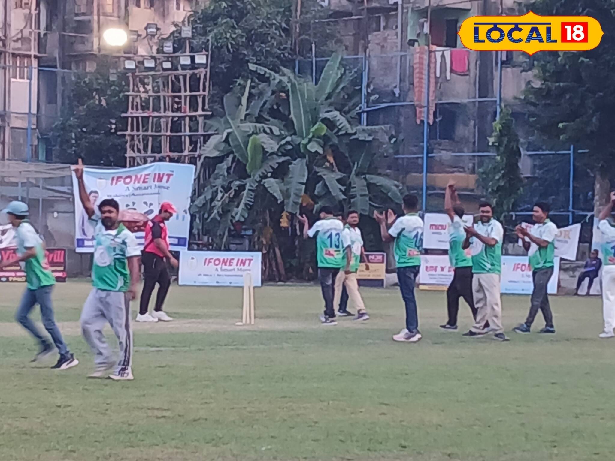 খবরের মাঝেই চলল বিরাট ক্রিকেট লিগ, ব্যাট বল হাতে চ্যাম্পিয়ন হল সাংবাদিকদের এই দল