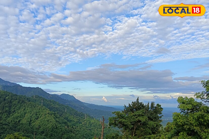 হওয়া অফিসের পূর্বাভাস অনুযায়ী,আগামী কয়েকদিন উত্তরের পার্বত্য এলাকাগুলিতে হালকা থেকে মাঝারি বৃষ্টিপাতের সম্ভাবনা থাকলেও বাকি জেলায় বৃষ্টিপাতের কোনো সম্ভাবনা নেই । উত্তরবঙ্গ জুড়ে জাগিয়ে শীত পড়তে আর বেশি দেরি নেই। এবার হার কাঁপানো ঠান্ডায় কাঁপবে উত্তরবঙ্গবাসী।