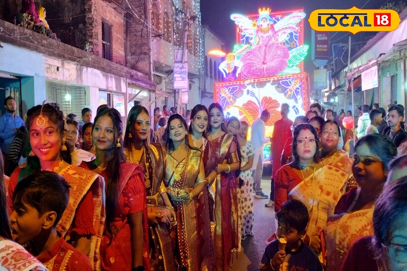 কার্নিভালে অংশগ্রহণকারী ছোট থেকে বড় সকল বয়সের মহিলারা। মহিলাদের সাজসজ্জায় কার্নিভালে এনে দিয়েছিল বাড়তি সৌন্দর্য।