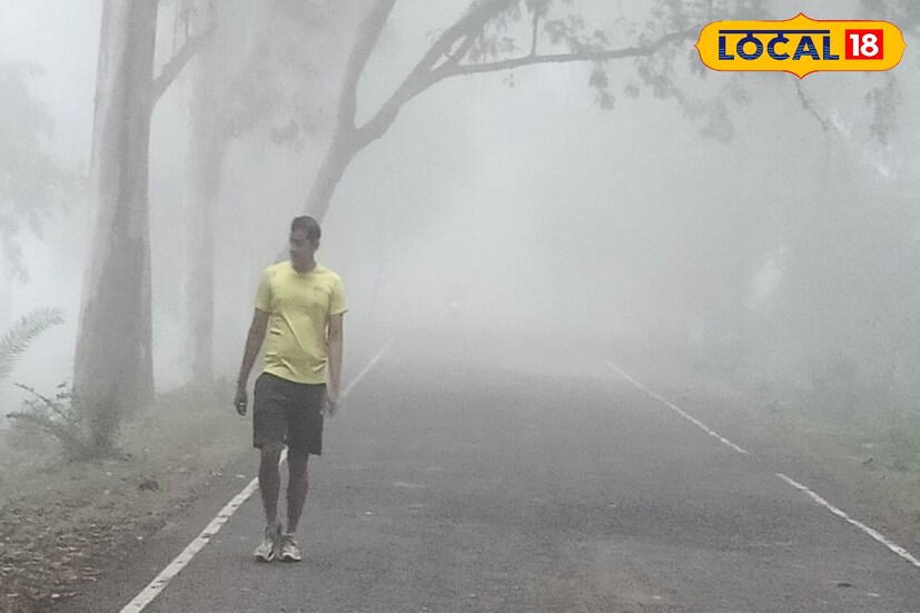 আবহাওয়া দফতর সূত্রে জানা গিয়েছে, আগামীতে তাপমাত্রা আরও কমতে পারে। মালদহ সহ উত্তর ও দক্ষিণ দিনাজপুর জেলায় জাঁকিয়ে শীতের আমেজ।