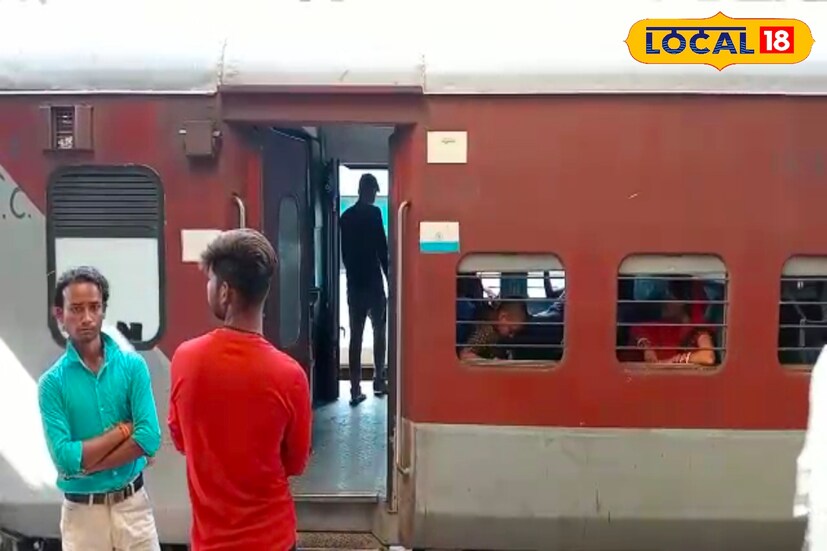 বিনা প্রয়োজনে চেইন টানা একটি শাস্তিযোগ্য অপরাধ। এক্ষেত্রে কোনও যাত্রী যদি অপ্রয়োজনে চেইন টানেন, তাকে শাস্তির মুখোমুখি হতে হবে। এক্ষেত্রে কি শাস্তির নিদান রয়েছে, সে বিষয়টি সম্পর্ক অবগত করা হয়েছে। রেল সুরক্ষা আইন ১৯৮৯, ধারা ১৪১ অনুযায়ী, বিনা প্রয়োজনে অযথা চেইন টানা একটি শাস্তিযোগ্য অপরাধ। এই অপরাধে জরিমানা, এমনকি কারাদণ্ডের মত শাস্তিও হতে পারে।