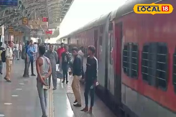 হঠাৎ বড় বিপদ ট্রেনের মধ্যেই, চেন টানছেন! তারপরেই হবে ভয়ঙ্কর কাণ্ড হঠাৎ বড় বিপদ ট্রেনের মধ্যেই, চেন টানছেন! তারপরেই হবে ভয়ঙ্কর কাণ্ড