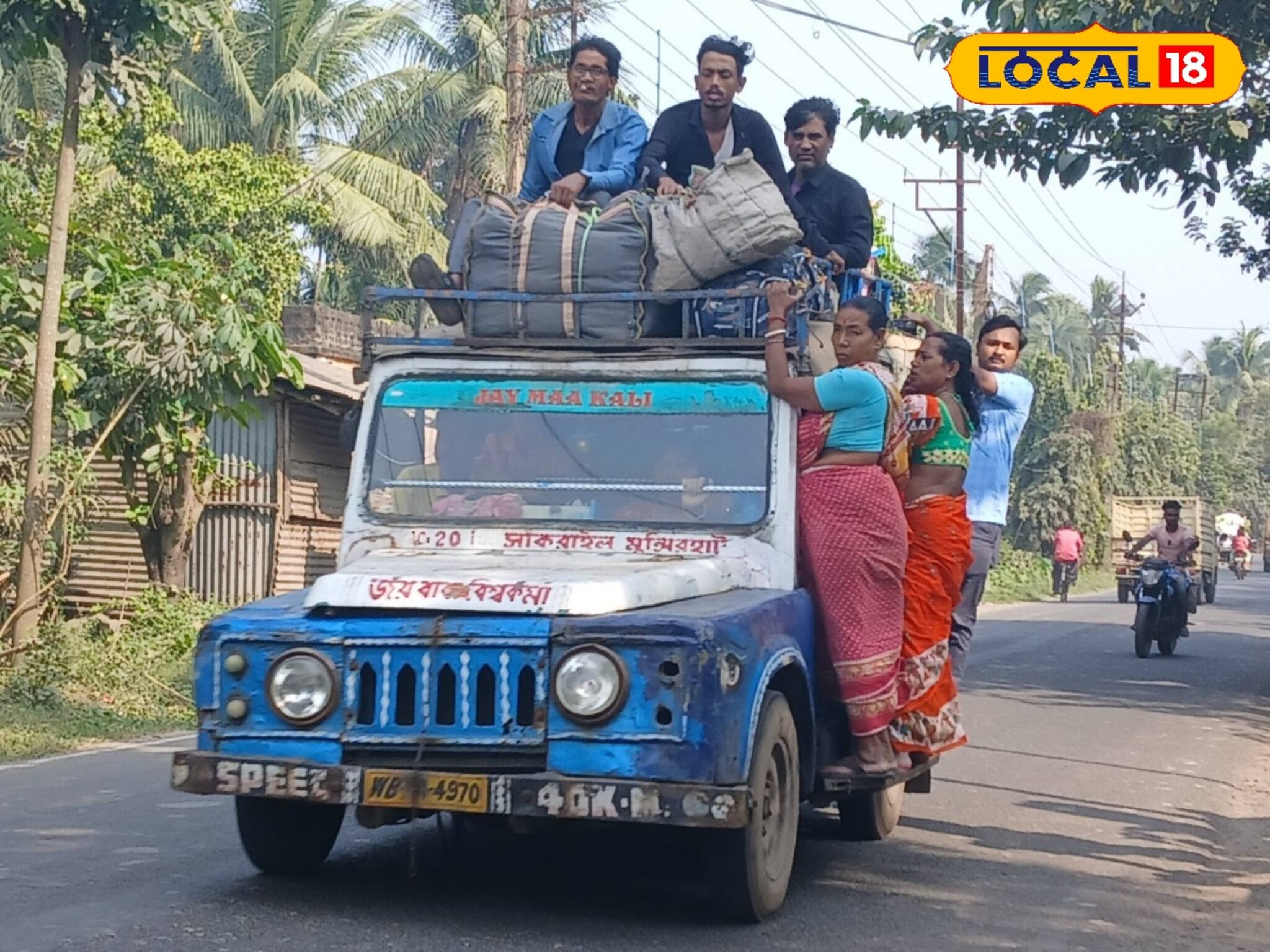 টোটো-অটো থাকলেও এই রুটে ট্রেকারের চাহিদাই তুঙ্গে! কারণ জানলে অবাক হবেন