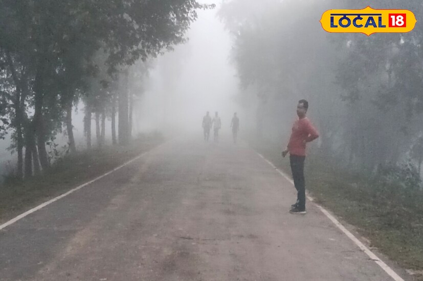 আবহাওয়া দফতর সূত্রে জানা গিয়েছে, আপাতত জেলাগুলিতে কুয়াশা থাকবে। মাঝেমধ্যে আকাশ মেঘলা থাকবে, তবে বৃষ্টির পূর্বাভাস নেই। আরও ঠান্ডা পড়তে পারে জেলাগুলিতে।