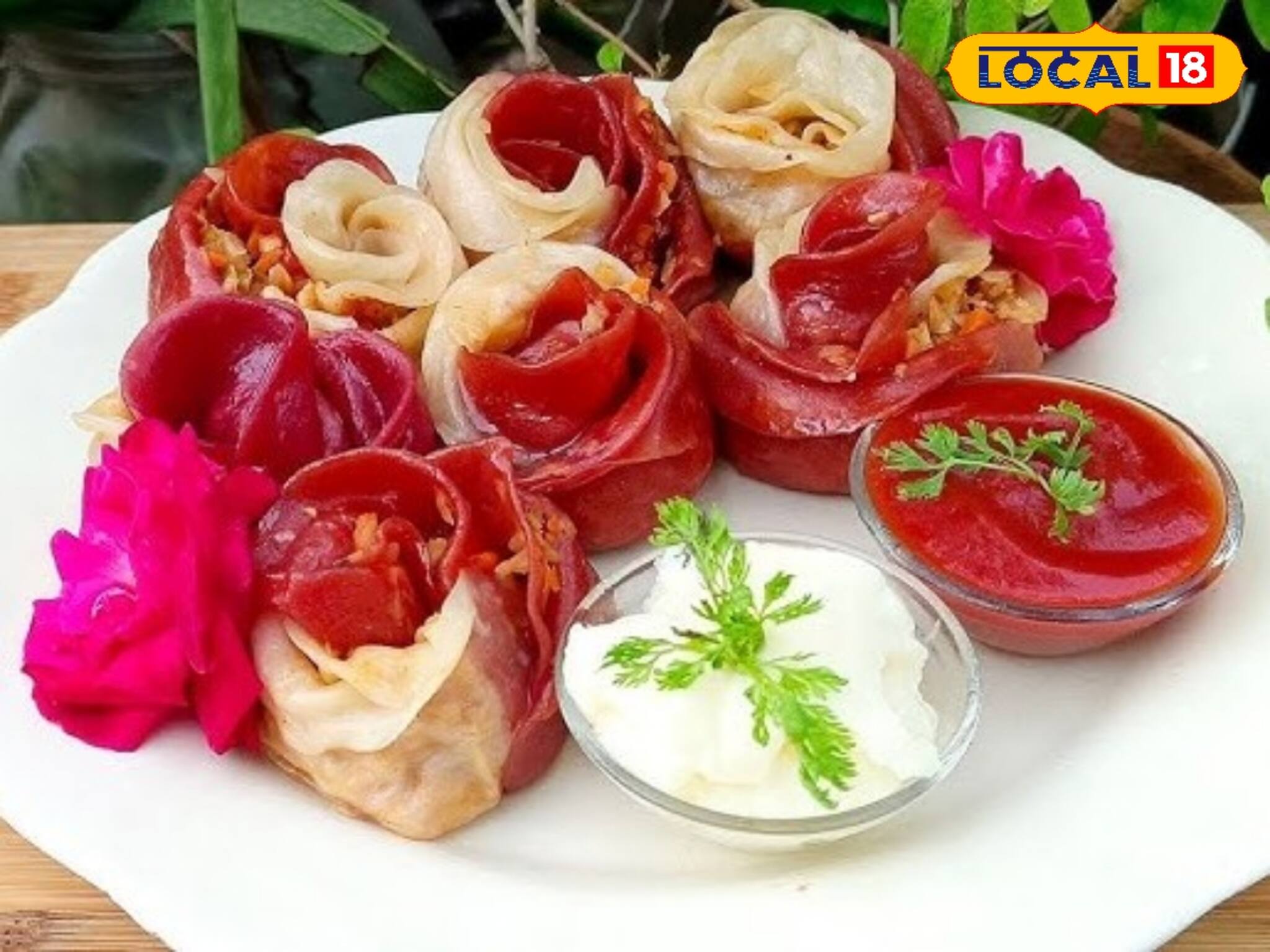 বাড়িতে খুব সহজেই বানিয়ে ফেলুন রসালো-সুস্বাদু গোলাপ মোমো! রইল রেসিপি