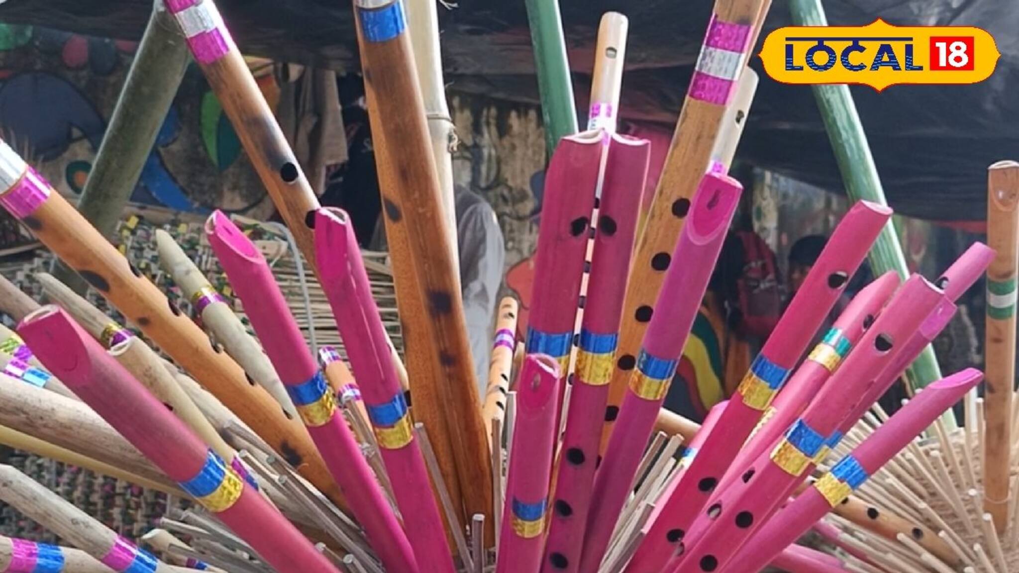 বাঁশ ও পাটশোলা দিয়েই তৈরি হচ্ছে এই বাঁশি! সময় পাল্টালেও কদর কমেনি আজও