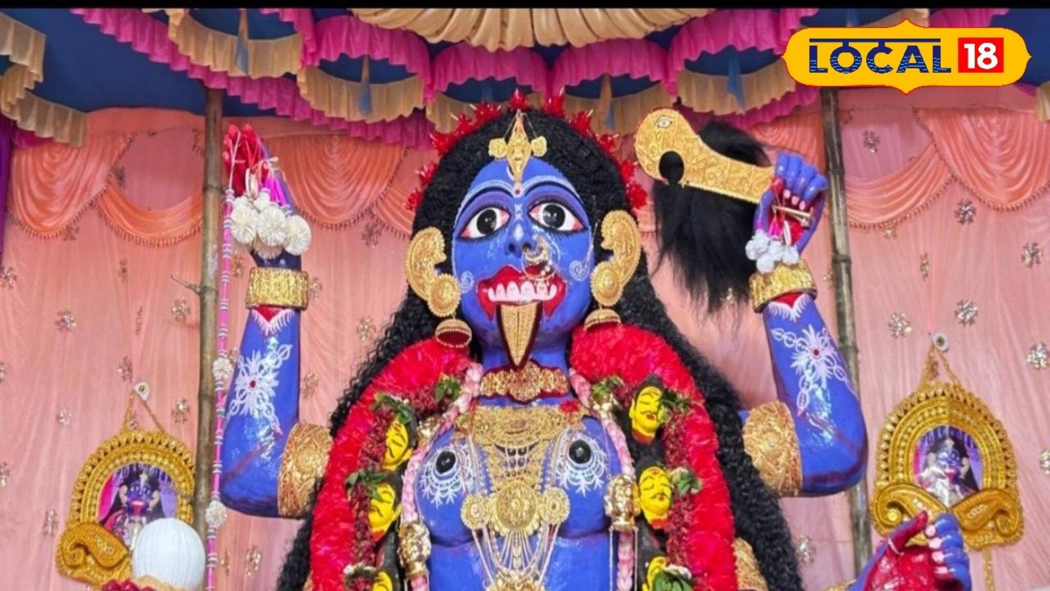 বোল্লা মা কালীর অপূর্ব রূপ, হিরের টিপ, সোনার জিভ, গলায় মুন্ডমালা ও রুপোর নুপূর