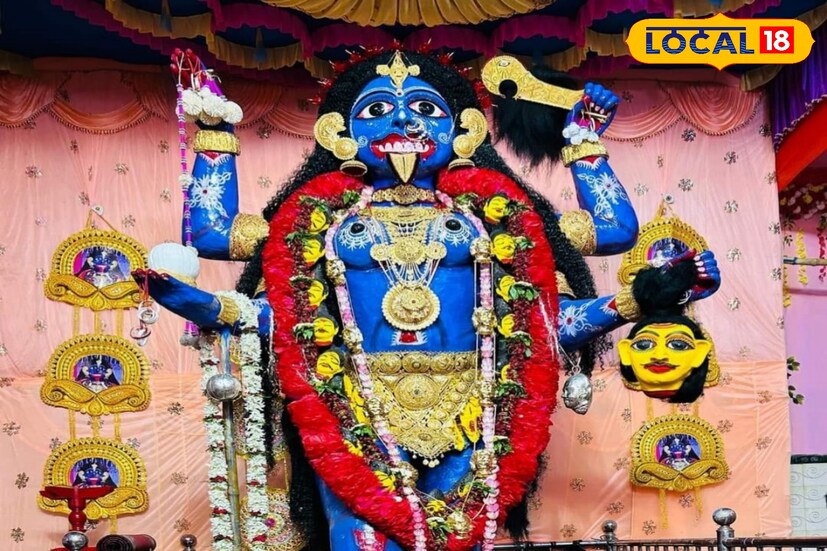 বোল্লা পুজোকে কেন্দ্র করে ইতিমধ্যেই লক্ষ লক্ষ পূর্ণার্থীর সমাগম শুরু হয়েছে। শুধুমাত্র দক্ষিণ দিনাজপুর জেলা নয়, রাজ্য সহ পার্শ্ববর্তী বাংলাদেশ থেকে পরিবার পরিজন নিয়ে মেলা চত্বরে ভিড় জমাচ্ছেন অনেকেই। সুস্মিতা গোস্বামী বোল্লা পুজোকে কেন্দ্র করে ইতিমধ্যেই লক্ষ লক্ষ পূর্ণার্থীর সমাগম শুরু হয়েছে। শুধুমাত্র দক্ষিণ দিনাজপুর জেলা নয়, রাজ্য সহ পার্শ্ববর্তী বাংলাদেশ থেকে পরিবার পরিজন নিয়ে মেলা চত্বরে ভিড় জমাচ্ছেন অনেকেই। সুস্মিতা গোস্বামী