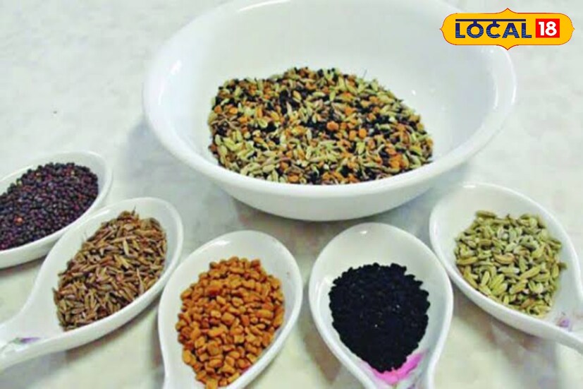 নিরামিষ যে কোনও রান্নার স্বাদ বাড়ায় পাঁচফোড়ন। কখনও কোন মিক্সড সবজিতে ফোড়ন হিসেবে পাঁচফোড়ন ব্যবহার করে দেখতে পারেন স্বাদ বাড়বে দ্বিগুন। 