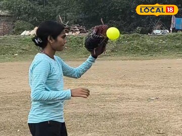 Success Story: বাবা করেন জরির কাজ, কখনও চাষের কাজ, প্রতিকূলতা কাটিয়ে সেরা পারফরম্যান্স বাংলার বর্ষার