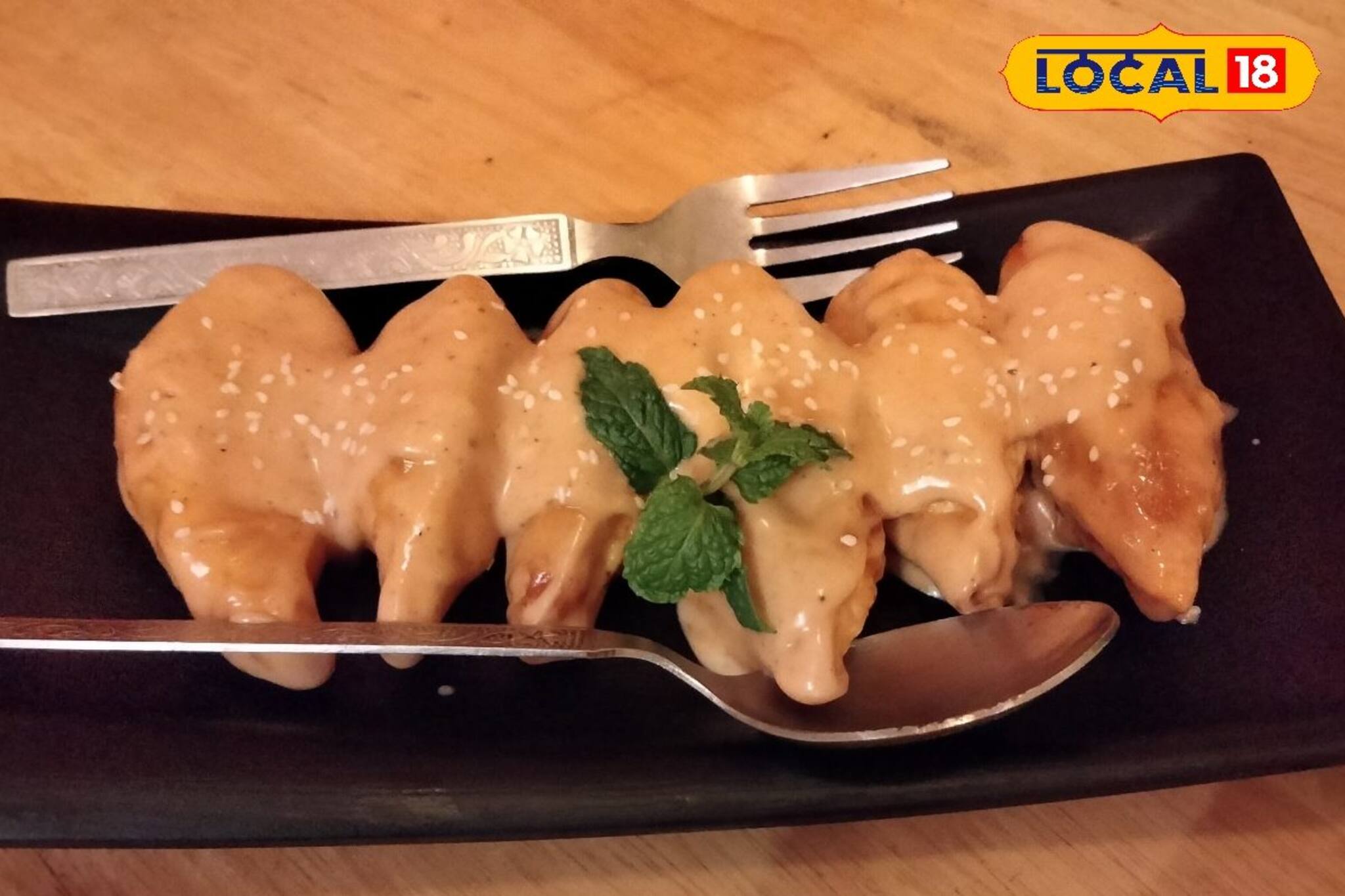 নতুন স্বাদের ককটেল মোমো খেতে ভিড় হচ্ছে এই দোকানে! জানেন দাম কত?