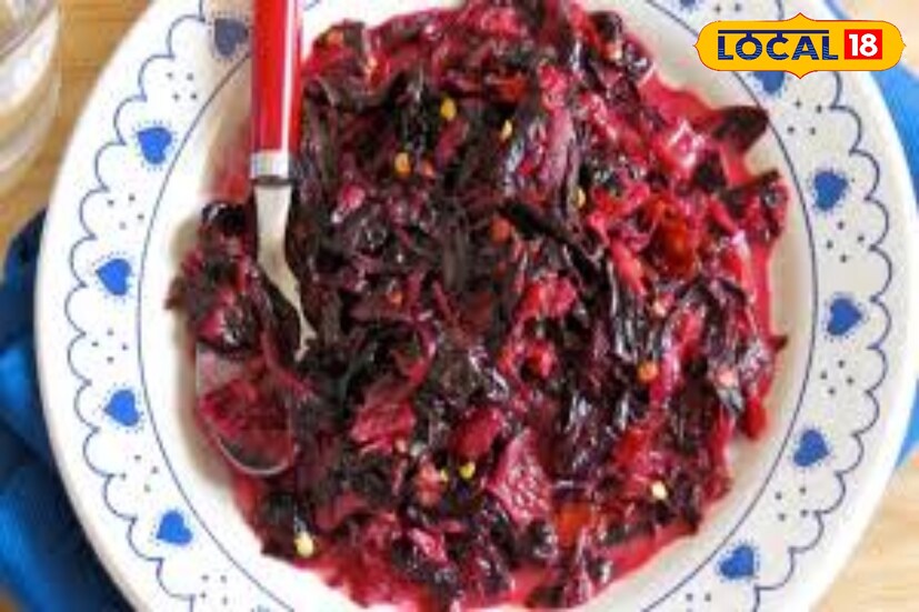 প্রতিদিন বাড়িতে বিভিন্ন ধরনের শাক দিয়ে তরকারি কিংবা শাকের ভাজা খান প্রত্যেকে। বাড়িতে বিভিন্ন ধরনের পদ রান্না করা হয় শাক দিয়ে। তবে কলমি, শুশনি শাকের পাশাপাশি এই শাকের গুরুত্ব জানলে অবাক হবেন। 