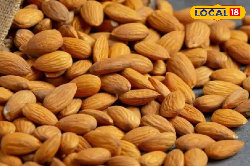 নিয়ম করে ভেজানো বাদাম খেলে হার্ট ভাল থাকে। কারণ কাঠবাদামে প্রচুর পরিমাণে প্রোটিন, পটাশিয়াম, ম্যাগনেসিয়াম ইত্যাদি উপকারী উপাদান থাকে। যা হার্টের কর্মক্ষমতা বাড়াতে সাহায্য করে।