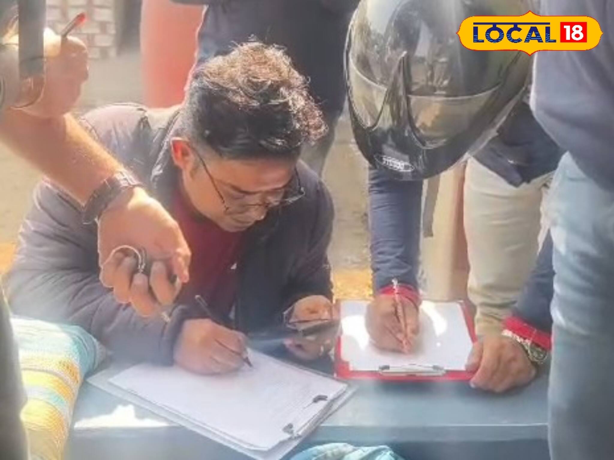 পরীক্ষা কেন্দ্রের বাইরে প্রিন্টার থেকে বেরচ্ছে উত্তরপত্র! আরামবাগে হচ্ছেটা কী!