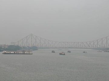কলকাতা আর হাওড়ায় বায়ুদূষণের মাত্রা ক্রমবর্ধমান (Photo: Siddhartha Sarkar)