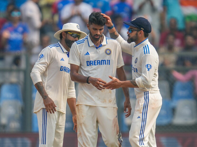এছাড়া দ্বিতীয় ম্যাচের মতই  তৃতীয় টেস্টেও নিজের দুরন্ত ফর্ম ধরে রাখেন ওয়াশিংটন সুন্দর। ৪টি উইকেট নেন তিনি। সুন্দরের শিকারের তালিকায় রয়েছে টম ল্যাথাম, রাচিন রবীন্দ্র, ড্যারিল মিচেল, আজাজ প্যাটেল। (Photo Courtesy- AP)