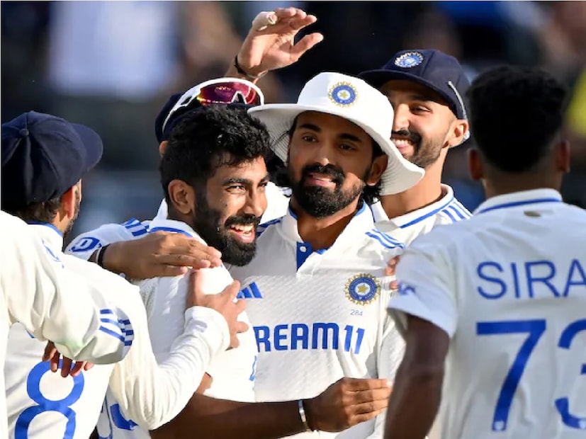 প্রথম দিনের শেষে অস্ট্রেলিয়ার স্কোর ছিল ৯ রানে ১ উইকেট। সিডনির উইকেটে যে অতিরিক্ত বাউন্স রয়েছে তা প্রথম দিনই বোঝা গিয়েছিল। দ্বিতীয় দিনে অজিদের পাতা ফাঁদেই তাদেরই কুপকাত করল ভারতীয় পেসাররা।