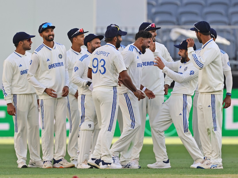 যত ম্যাচ এগোচ্ছে ততই আইসিসি বিশ্ব টেস্ট চ্যাম্পিয়নশিপের ফাইনালের দৌড় খুব আকর্ষণীয় হয়ে উঠছে। অস্ট্রেলিয়ার বিপক্ষে প্রথম টেস্টে ভারতের জয়  বিশ্ব টেস্ট চ্যাম্পিয়নশিপের ফাইনালে ওঠার রাস্তায় কিছুটা এগিয়ে দিয়েছে। 