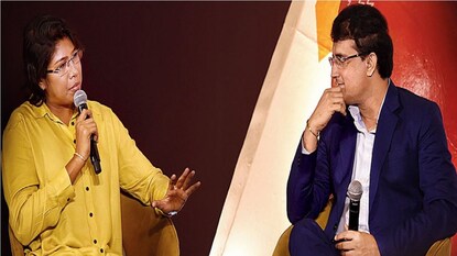 একই আসনে সৌরভ- ঝুলন একই আসনে সৌরভ- ঝুলন