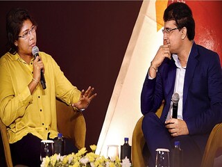 একই আসনে সৌরভ- ঝুলন