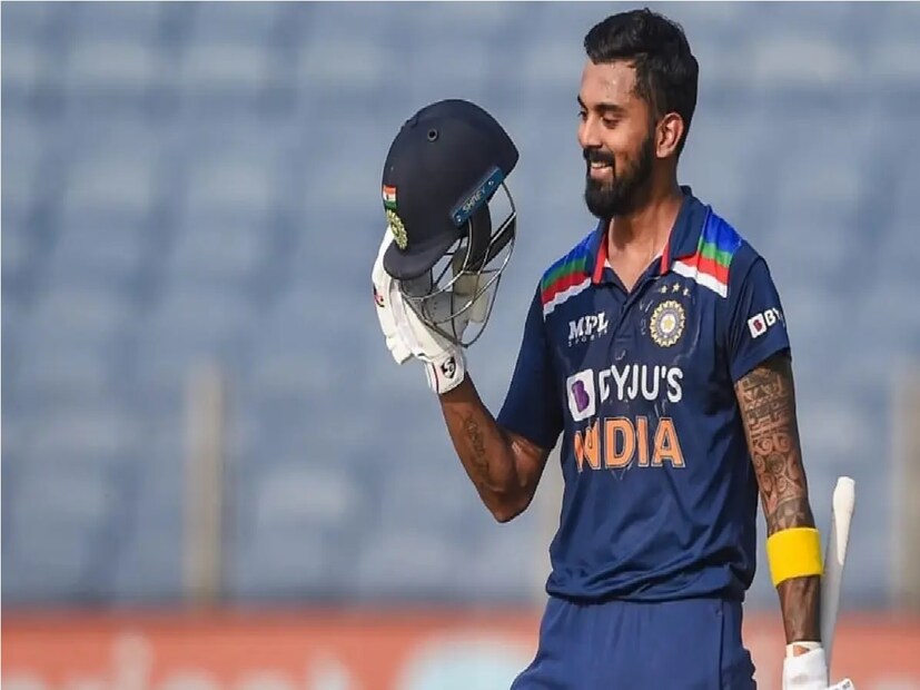 গত বছরের জানুয়ারিতে বিয়ে করেন রাহুল-আথিয়াউইকেটরক্ষক ব্যাটসম্যান কেএল রাহুল এবং আথিয়া শেঠি ২০২৩ সালের জানুয়ারিতে বিয়ে করেছিলেন। গত বছর অস্ট্রেলিয়ার বিপক্ষে সিরিজের আগে দুজনেই বিয়ে করেন। এবার দুজনেই অস্ট্রেলিয়া সিরিজের আগে বাবা-মা হওয়ার ঘোষণা দিয়েছেন।রাহুলের সাম্প্রতিক ফর্ম ভাল নয়। নিউজিল্যান্ডের বিপক্ষে বেঙ্গালুরু টেস্টে তাঁর ব্যাট পারফর্ম করেনি। এরপর বাকি দুই টেস্টে সুযোগ পাননি তিনি। এরপর বোর্ড তাকে দ্রুত অস্ট্রেলিয়ায় পাঠায় যাতে তিনি অস্ট্রেলিয়া এ-এর বিপক্ষে সিরিজে ভারত এ-এর হয়ে সর্বোচ্চ অনুশীলনের সুযোগ পান।কিন্তু দুই ইনিংসেই ফ্লপ হন রাহুল।