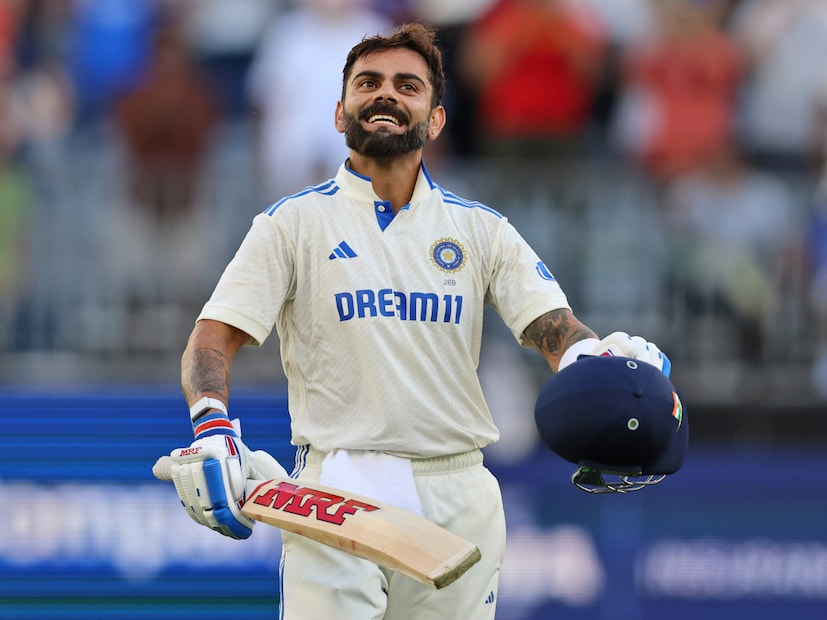 সচিন তেন্ডুলকর, রাহুল দ্রাবিড়, সুনীল গাভাসকরের পর চতুর্থ ভারতীয় ক্রিকেটার হিসেবে টেস্টে ক্রিকেটে ৩০ শতরানের মাইলস্টোন স্পর্শ করলেন বিরাট কোহলি।  (Photo Courtesy- AP)