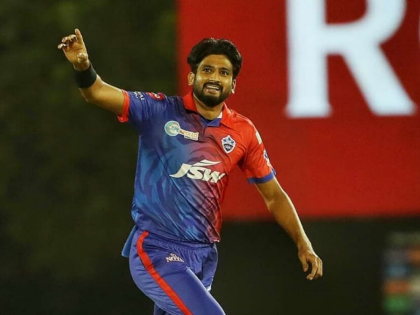 খালিল আহমেদ: কেকেআর বরাবর পেস বোলিং অ্য়াটককে শক্তিশালী করার দিকে নজর দিয়ে থাকে। ভারতীয় পেসারদের মধ্যে খলিল আহমেদও থাকতে পারে কেকেআরের পছন্দের তালিকায়। আইপিএলের মঞ্চে নিজেকে প্রমাণও করেছেম খলিল।