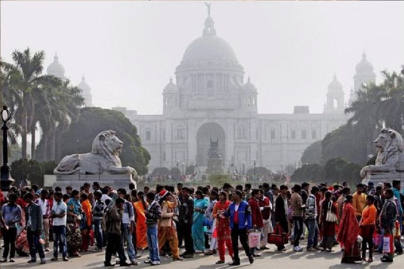 হাতে আর মাত্র তিনদিন। তারপরেই রাজ্যে হাওয়া বদল। পারদ নামবে দুই থেকে তিন ডিগ্রি সেলসিয়াস। তাপমাত্রা স্বাভাবিক বা তার নীচে নামতে পারে। এমনটাই জানিয়েছে আবহাওয়া দফতর ৷