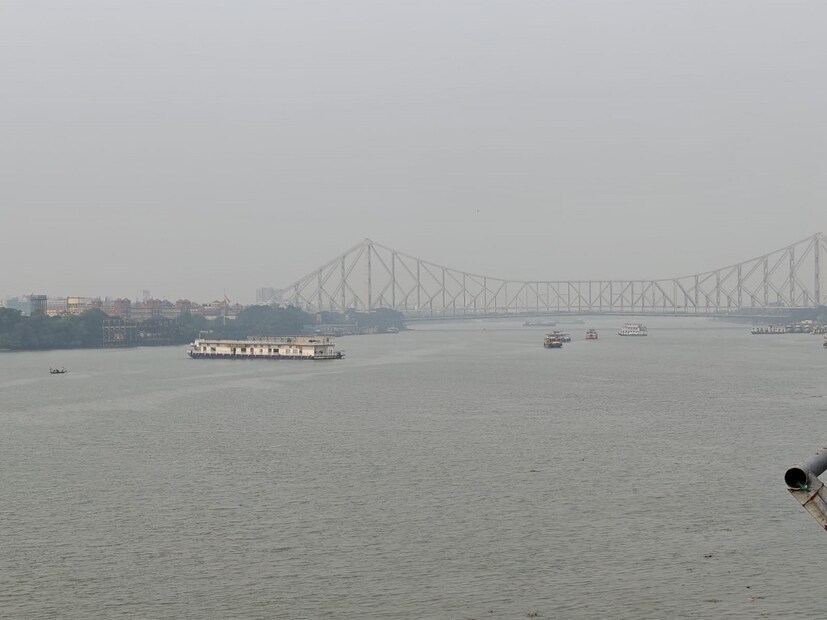 ৩০ নভেম্বর শনিবার উত্তরবঙ্গের জেলাগুলিতে শীতের আমেজ থাকলেও। দক্ষিণবঙ্গের কলকাতা সহ জেলাগুলিতে সর্বনিম্ন তাপমাত্রা কিছুটা বেড়েছে। তবে পশ্চিমের জেলাগুলিতে মূলত পুরুলিয়া ও বাঁকুড়া জেলায় শীতের আমেজ রয়েছে।