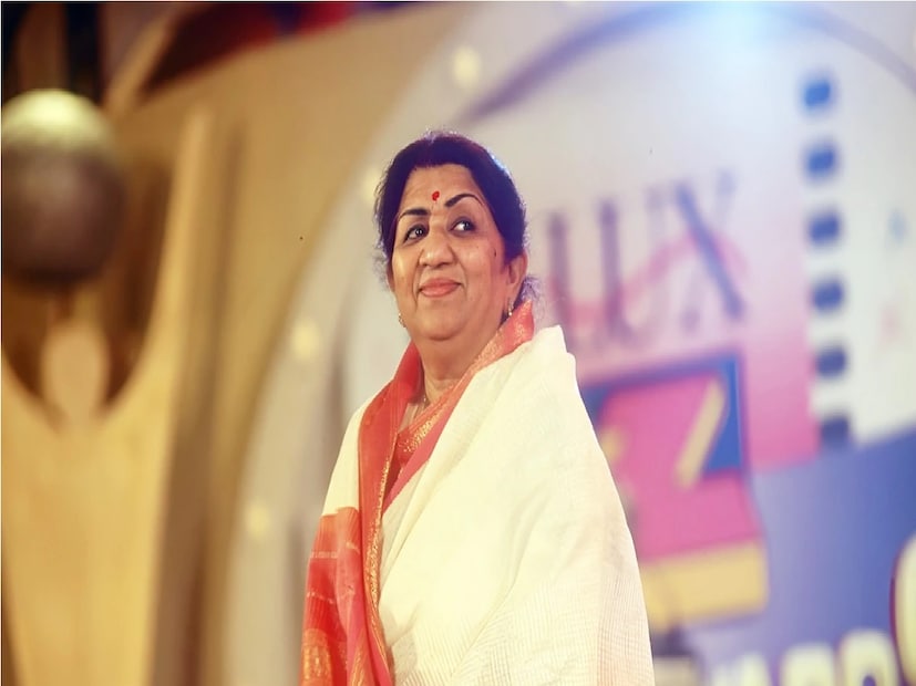 *শুরুর দিকে, লতা মঙ্গেশকর একটি গান গাইতে পারিশ্রমিক হিসেবে নিতেন প্রথম দিকে ২০,০০০ টাকা। কিন্তু সময়ের সঙ্গে সঙ্গে, তাঁর প্রতিভা এবং জনপ্রিয়তা এমন উচ্চতায় পৌঁছয়, খুব অল্প সময়ের মধ্যেই তাঁর পারিশ্রমিক বেড়ে দাঁড়ায় ৫০,০০০ টাকায়। সংগৃহীত ছবি। 