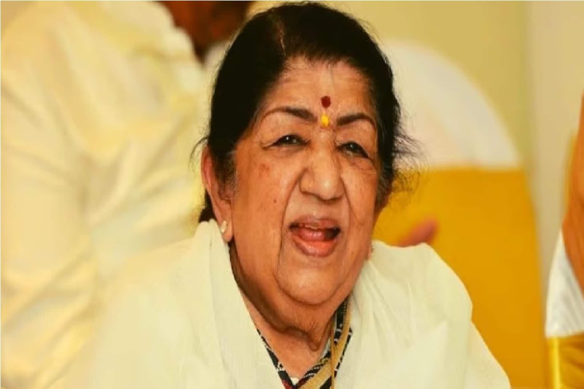 বিয়ে করেননি, তবুও সিঁথিতে পরতেন সিঁদুর! কার সঙ্গে প্রেম ছিল লতা মঙ্গেশকরের?