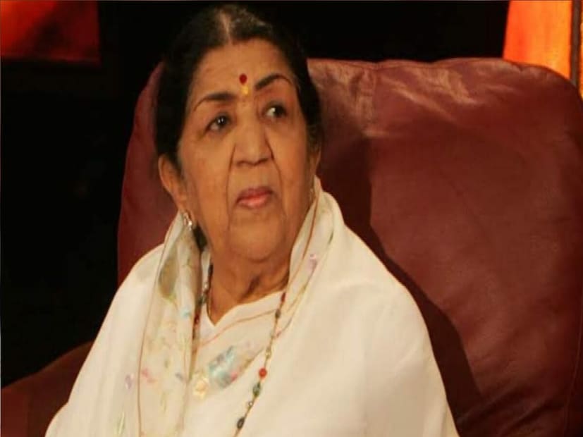 ২৮ সেপ্টেম্বর, ১৯২৯ সালে একটি মধ্যবিত্ত মারাঠা পরিবারে জন্মগ্রহণ করেন তিনি। মাত্র পাঁচ বছর বয়সে তিনি গান শেখা শুরু করেন। ১৯৪২ সালে তাঁর কর্মজীবন শুরু করেন।