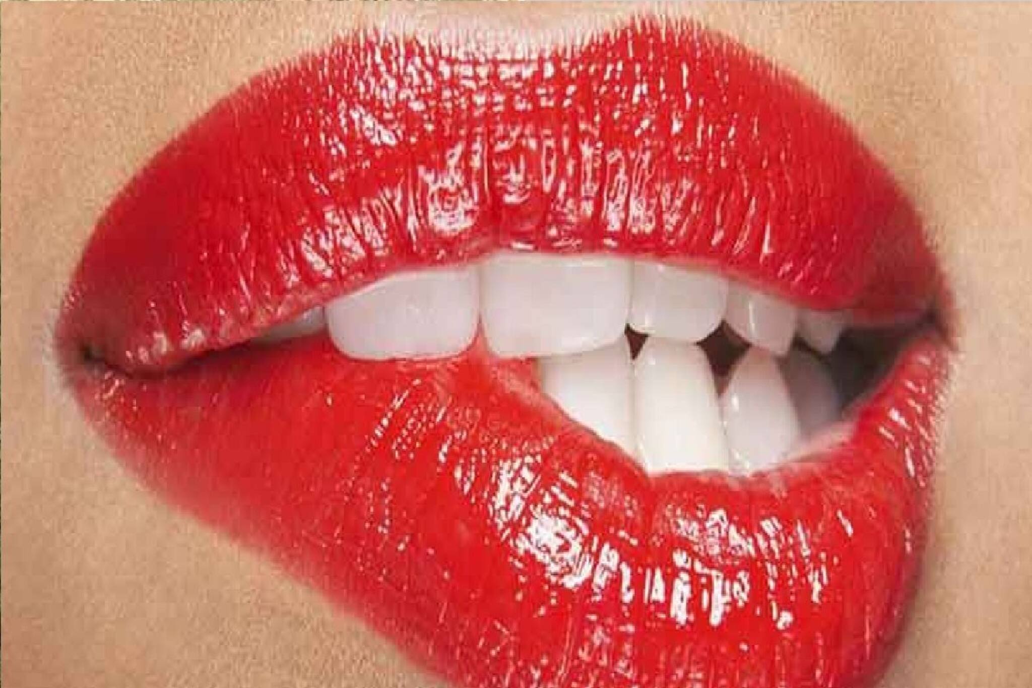 লিপস্টিকে ঠোঁট রাঙান রোজ? কিন্তু জানেন, লিপস্টিক কেন এমন দেখতে? শুনে লজ্জা পাবেন