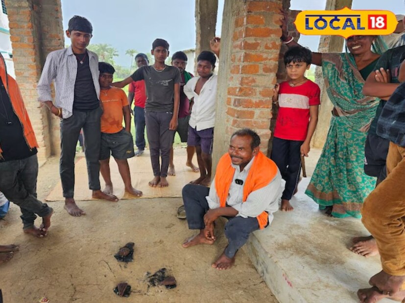 এই পদ্ধতিতে গোবরের কয়লা তৈরি করা হয়, যা গরুর শুকনো গোবরের উপর ছোটো টুকরো করে রাখা হয় এবং ঘরের তিনটি কোণায় রেখে ধোঁয়া করা হয়। এই পদ্ধতি আদিবাসী সংস্কৃতিতে শুধু সাপ তাড়ানোর ঐতিহ্যবাহী উপায় নয়, বরং তাদের পরিবেশগত জ্ঞানেরও প্রতিফলন ঘটায়। এতে কোনো রাসায়নিক ব্যবহৃত হয় না, ফলে পরিবেশ বা কারো স্বাস্থ্যের ক্ষতি হয় না।