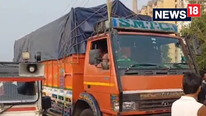 মামাবাড়ি থেকে বাবার সঙ্গে বাইকে ফিরছিল আড়াই বছরের মেয়ে, মাঝ রাস্তায় পিষে দিল ট্রাক! মামাবাড়ি থেকে বাবার সঙ্গে বাইকে ফিরছিল আড়াই বছরের মেয়ে, মাঝ রাস্তায় পিষে দিল ট্রাক!