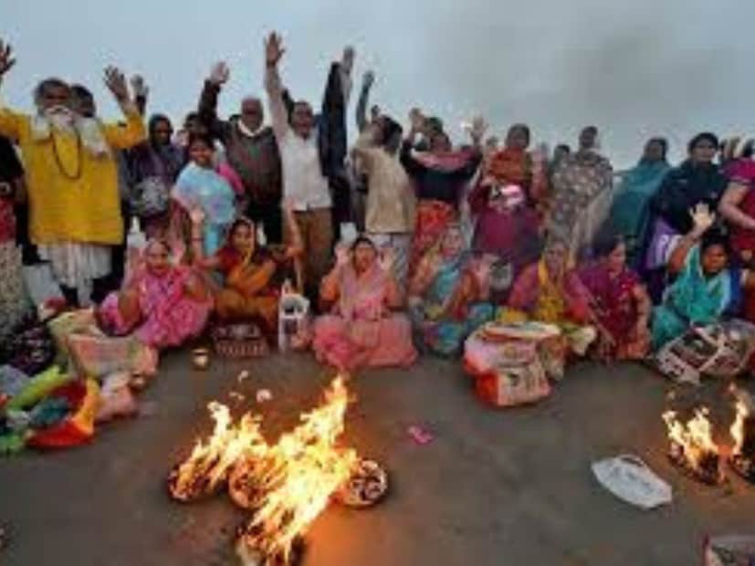 মকর সংক্রান্তির উৎসব শুভতা এবং সমৃদ্ধির সাথে সম্পর্কিত, কিন্তু এই দিনে কিছু জিনিসের দান করা উচিত নয়, যাতে জীবনে নেতিবাচক প্রভাব না পড়ে।