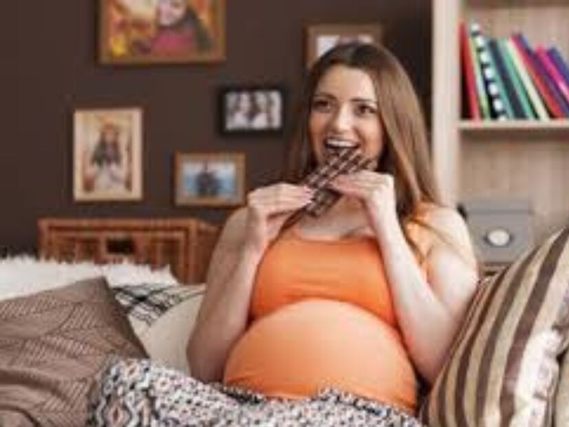 গর্ভাবস্থায় নিয়মিত ব্যায়াম, পুষ্টিকর খাদ্য এবং প্রচুর জল পান করার মাধ্যমে এই ঝুঁকি কমানো যেতে পারে। রক্ত জমাট বাঁধার ঝুঁকি থাকলে কম ডোজের ব্লাড থিনার দেওয়া হয়, যা স্ট্রোক প্রতিরোধে সহায়ক।