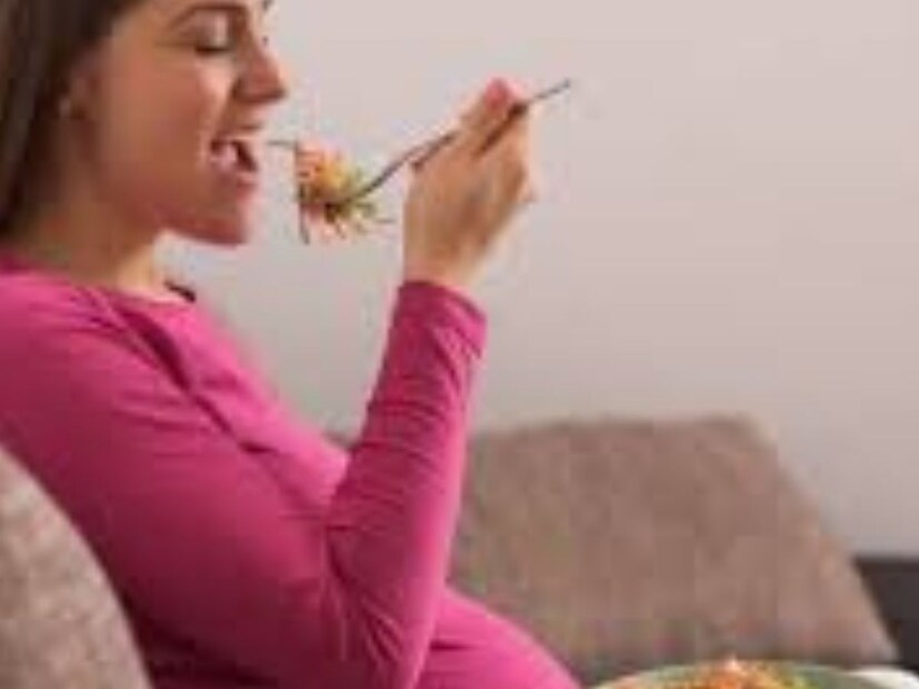 গর্ভাবস্থার সময় ধূমপান যেমন ক্ষতিকর, তেমনই এটি গর্ভাবস্থার আগেও ঝুঁকিপূর্ণ। এ সময় নিয়মিত স্বাস্থ্য পরীক্ষা, সুষম খাদ্য গ্রহণ এবং স্বাস্থ্যকর জীবনযাপন স্ট্রোকের ঝুঁকি কমাতে সহায়ক।