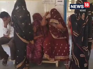  মোবাইল নিয়ে স্কুলে, বকুনি খেতেই সবার সামনে চরম সিদ্ধান্ত ছাত্রের! 