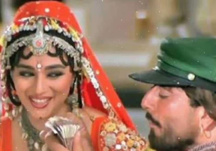সুরের প্রতি ঝঙ্কারে নায়িকার পদচারণা, কোমরের বিভঙ্গের জ্বরে দেশ পুড়েছে। হলে টিকিট বিক্রি হয়েছে শুধু এই গানের চিত্রায়ণ দুচোখ ভরে দেখার জন্য লাইন দিয়ে। তাতেই কিন্তু বিষয়টি থেমে থাকেনি। সেটা ছিল ক্যাসেটের যুগ। শুধুমাত্র 'চোলি কে পিছে' শোনার জন্য খল নায়ক ছবির ক্যাসেট ১ সপ্তাহে ১ কোটির উপরে বিক্রি হয়!